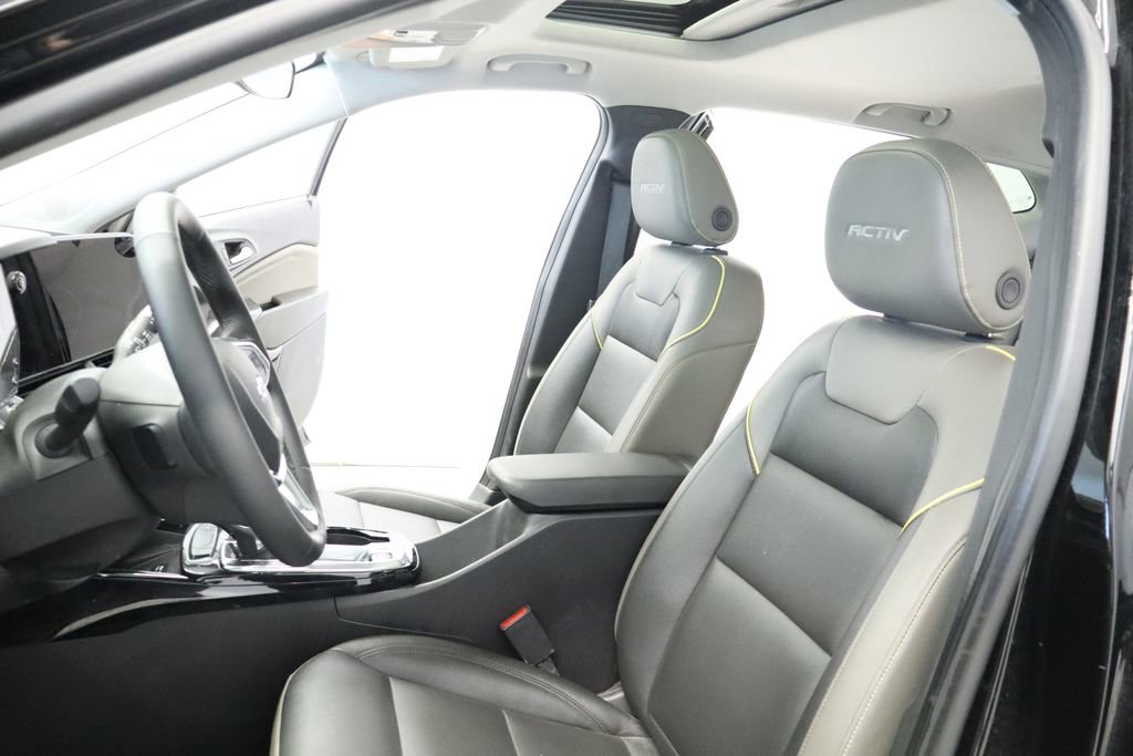 Used 2024 Chevrolet Trax ACTIV w/ Sunroof Package image 27