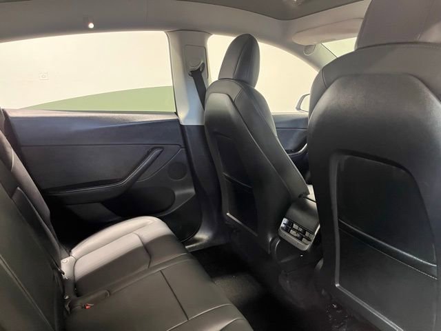 Used 2022 Tesla Model Y Long Range image 14