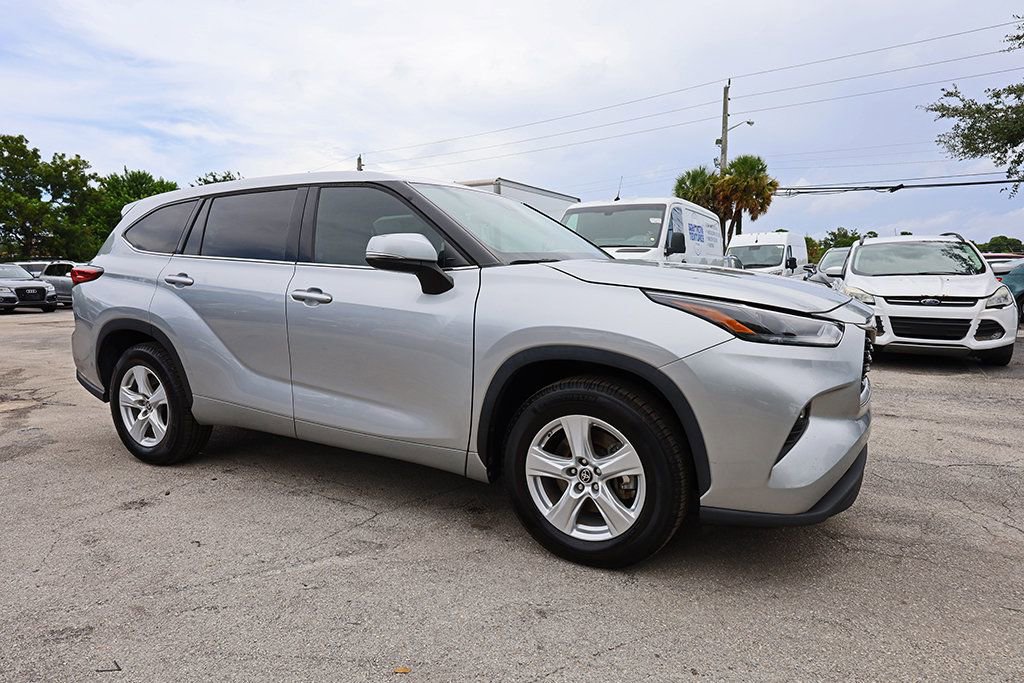Used 2022 Toyota Highlander LE