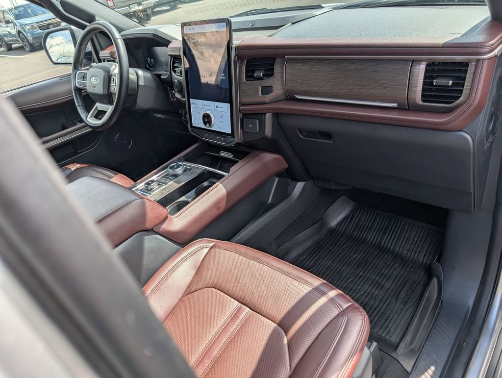 Used 2024 Ford Expedition Limited image 23