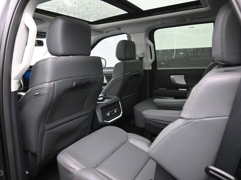 New 2025 Ford Expedition Active image 26