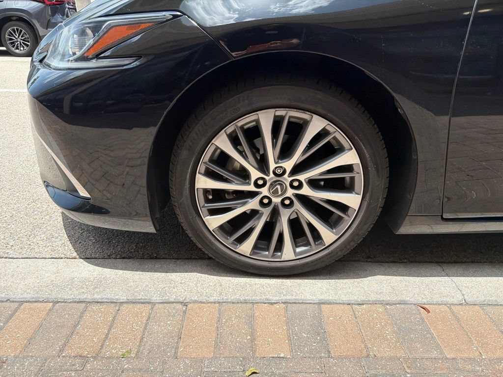 Used 2019 Lexus ES 300h w/ Premium Package FWD image 4