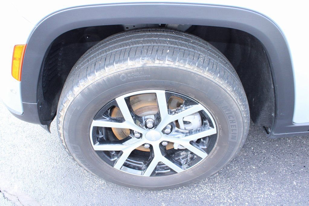 Used 2024 Jeep Grand Cherokee L Limited w/ Luxury Tech Group II image 5