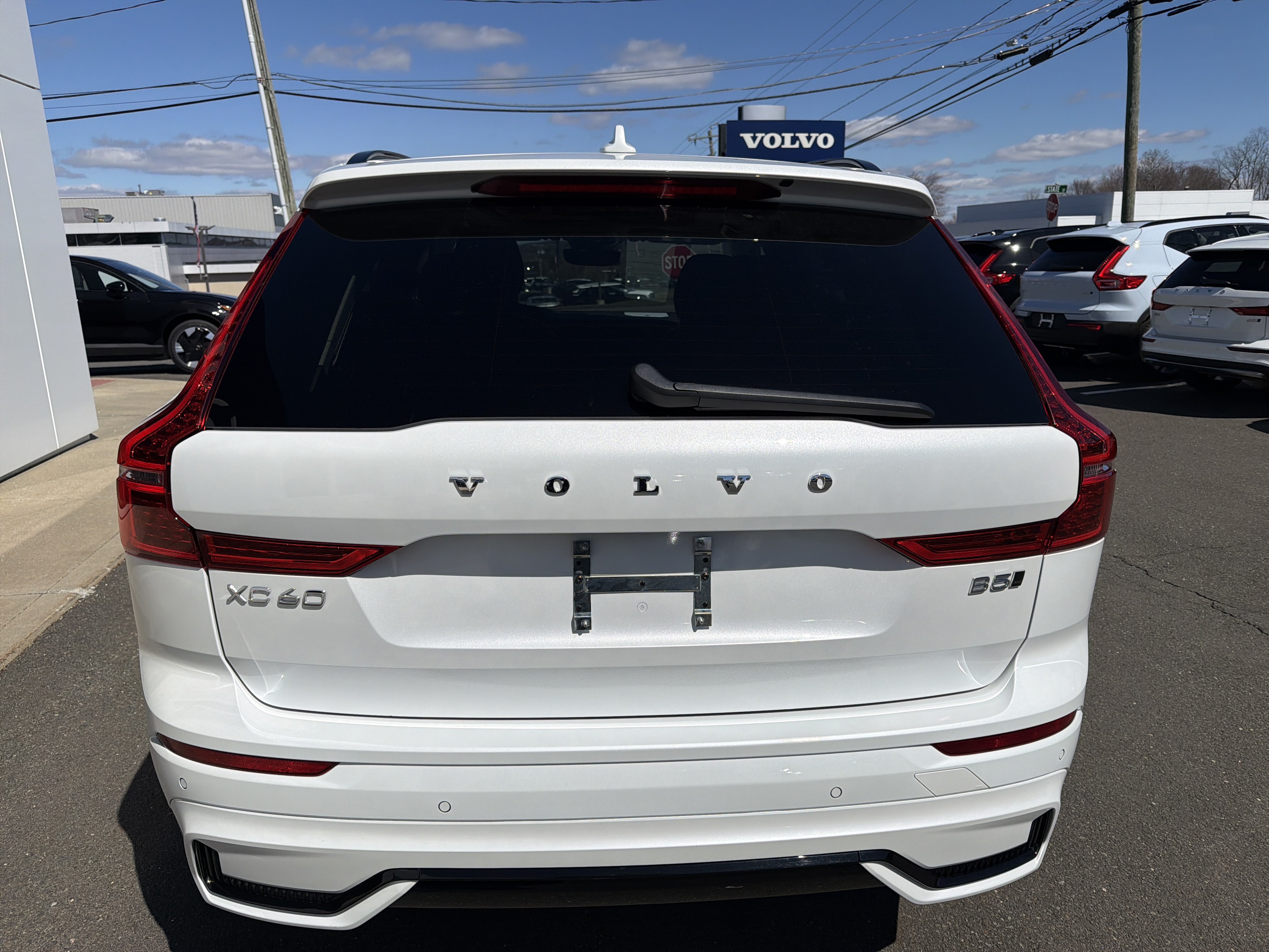 Certified 2025 Volvo XC60 B5 Core AWD/4WD image 4