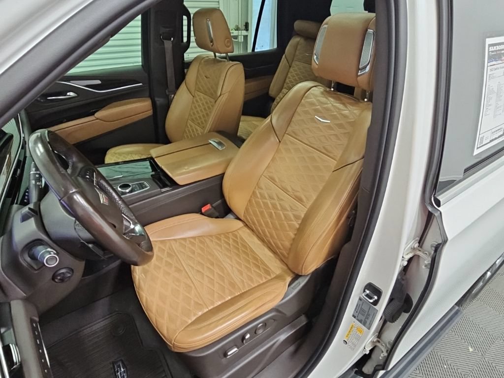 Used 2022 Cadillac Escalade Premium Luxury w/ Performance Package AWD/4WD image 29