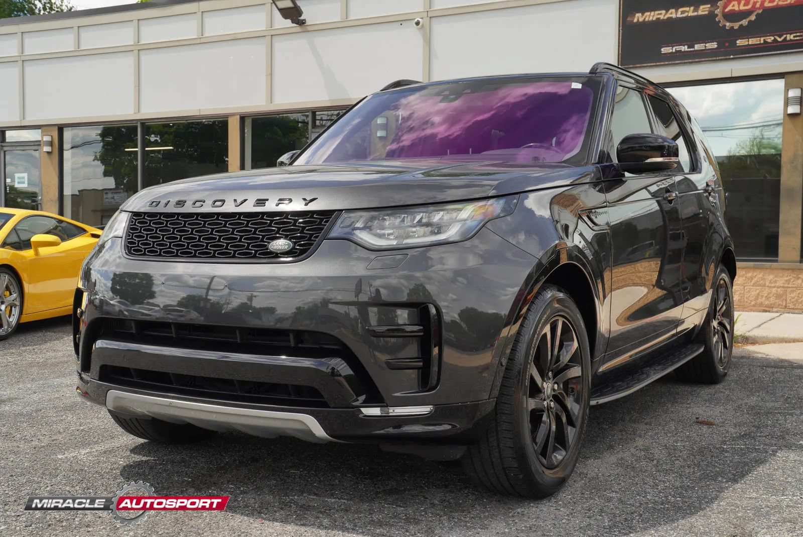 Used 2020 Land Rover Discovery Landmark AWD/4WD image 3