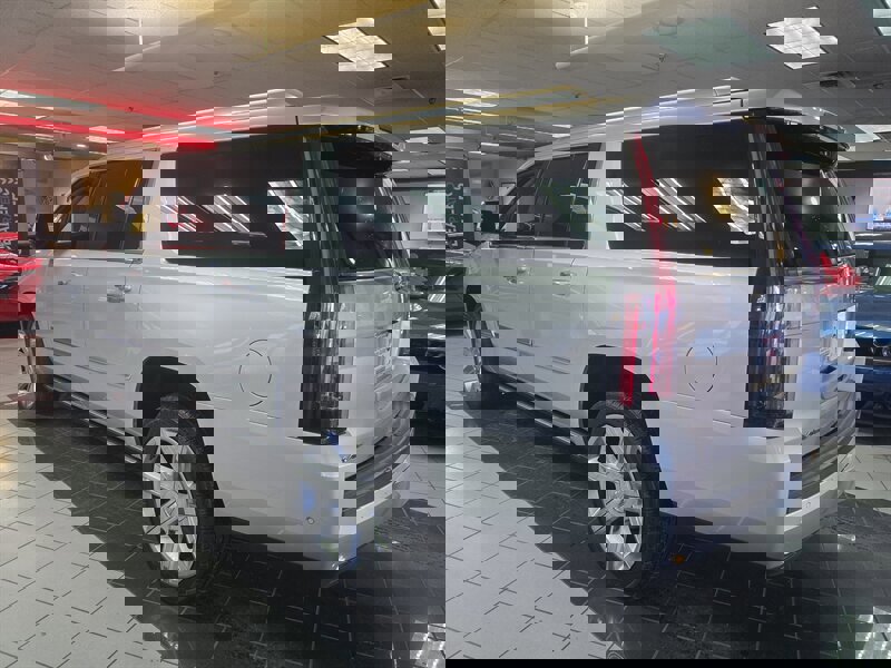 Used 2017 Cadillac Escalade ESV Premium Luxury image 6