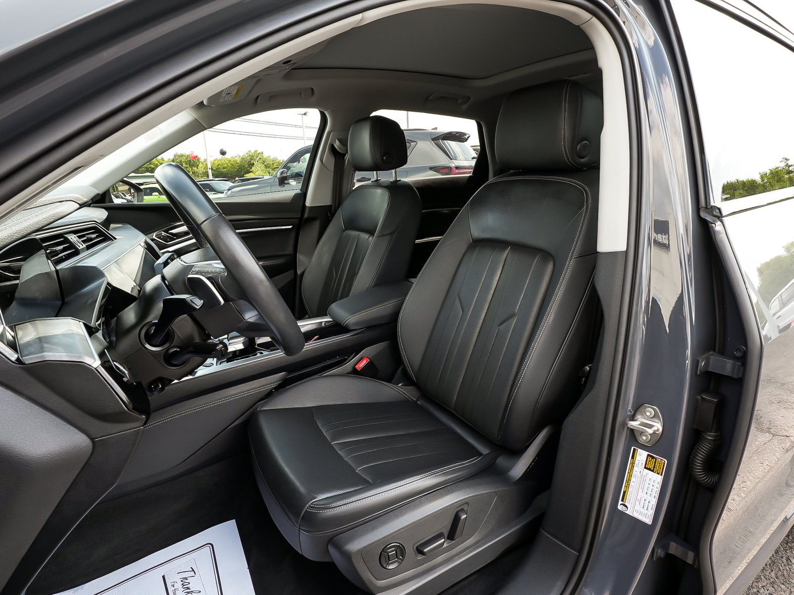 Used 2024 Audi Q8 e-tron Premium Plus w/ Premium Plus Package AWD/4WD image 36