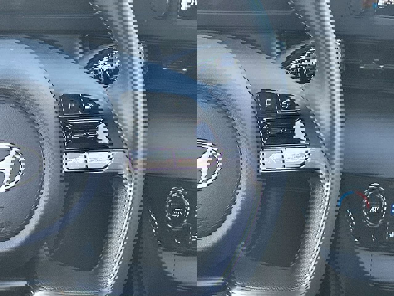 Certified 2025 Hyundai Elantra Sport image 23