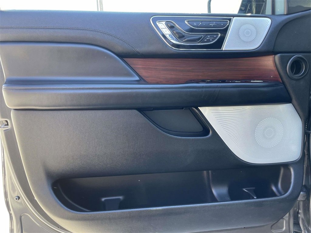 Used 2021 Lincoln Navigator L Reserve w/ Luxury Package image 16