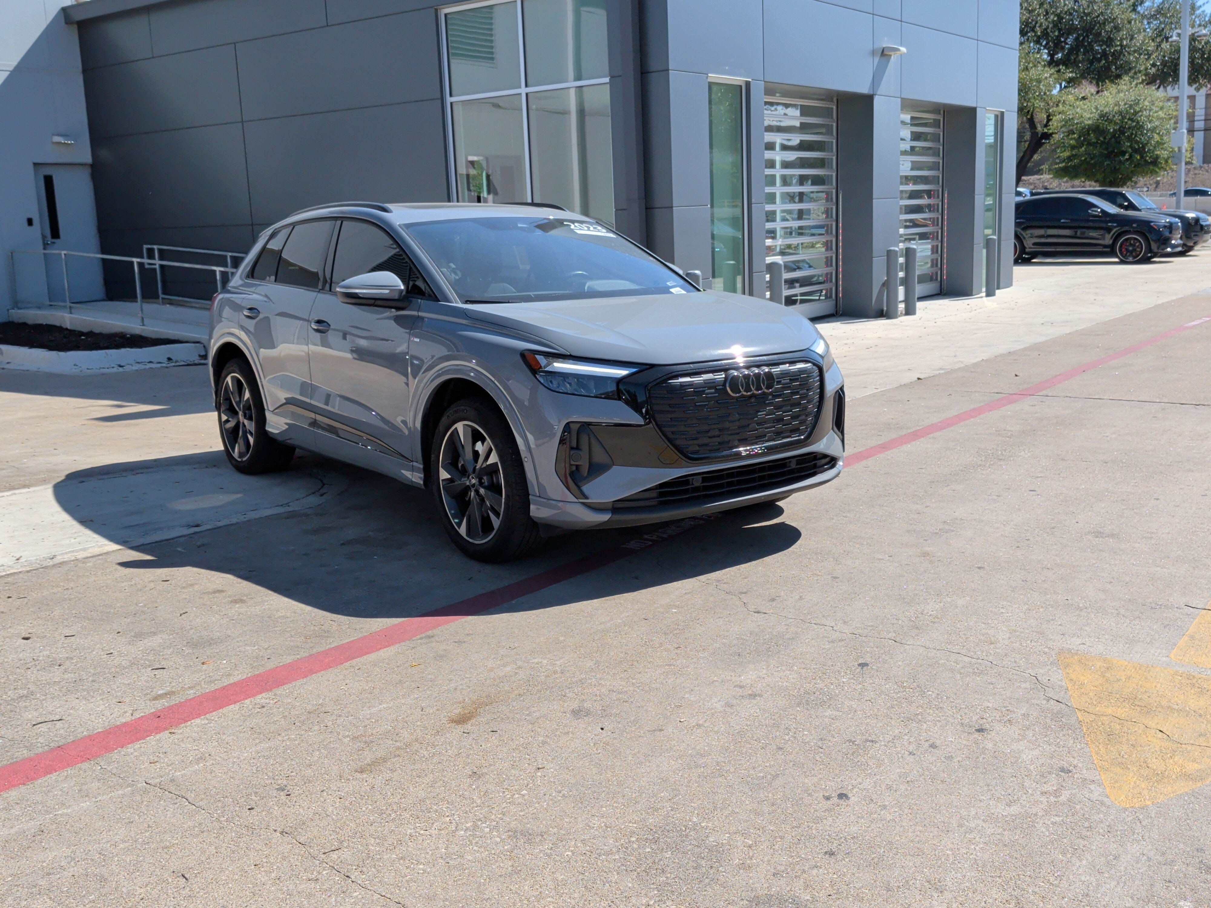 Certified 2023 Audi Q4 e-tron Premium Plus AWD/4WD image 2