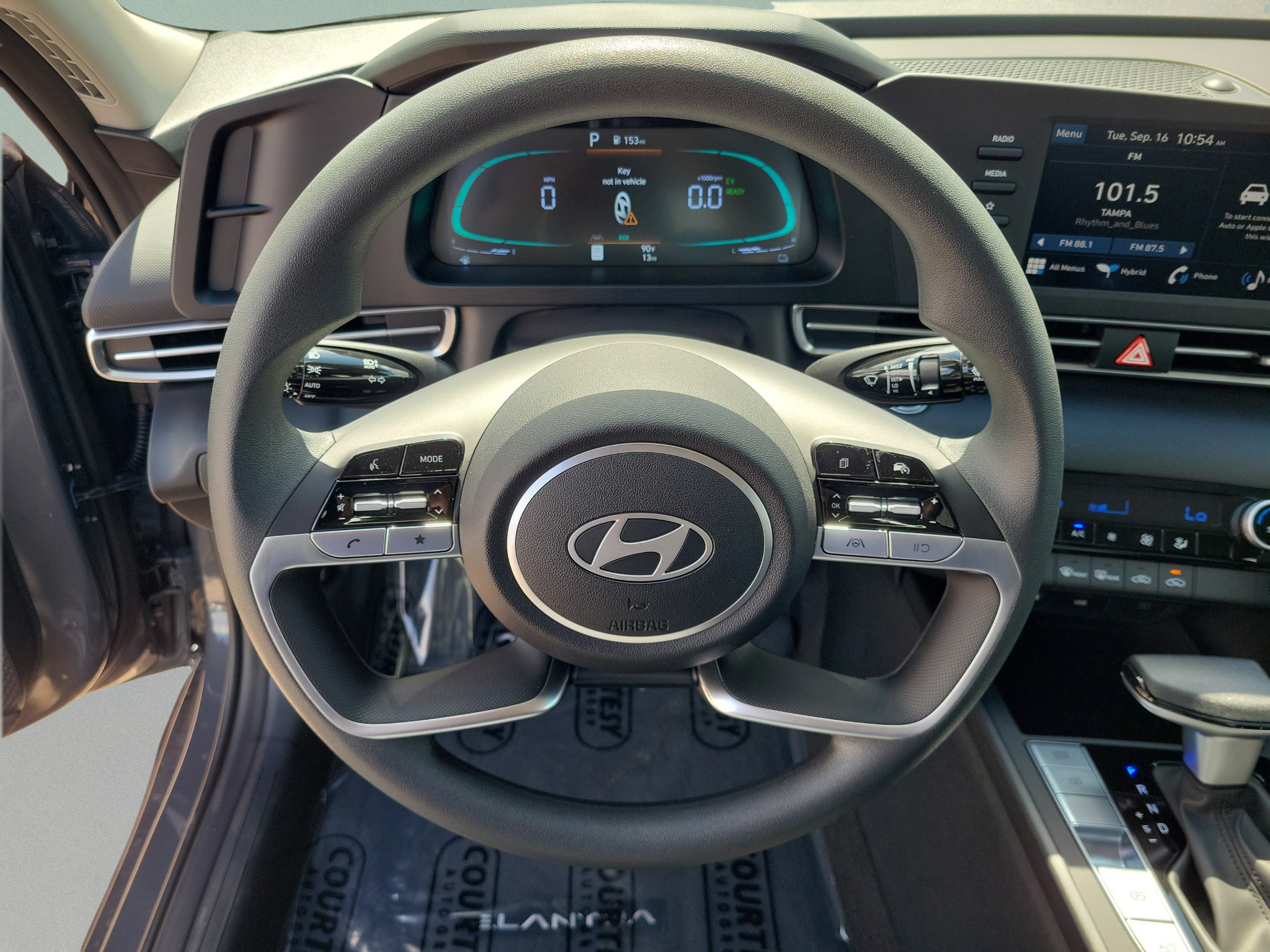 New 2025 Hyundai Elantra Hybrid FWD image 16