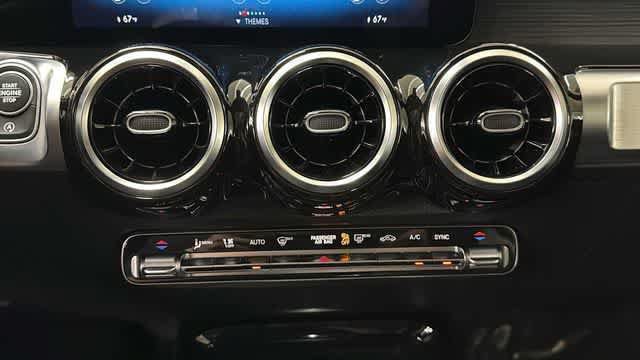 Used 2022 Mercedes-Benz GLB 250 4MATIC image 21