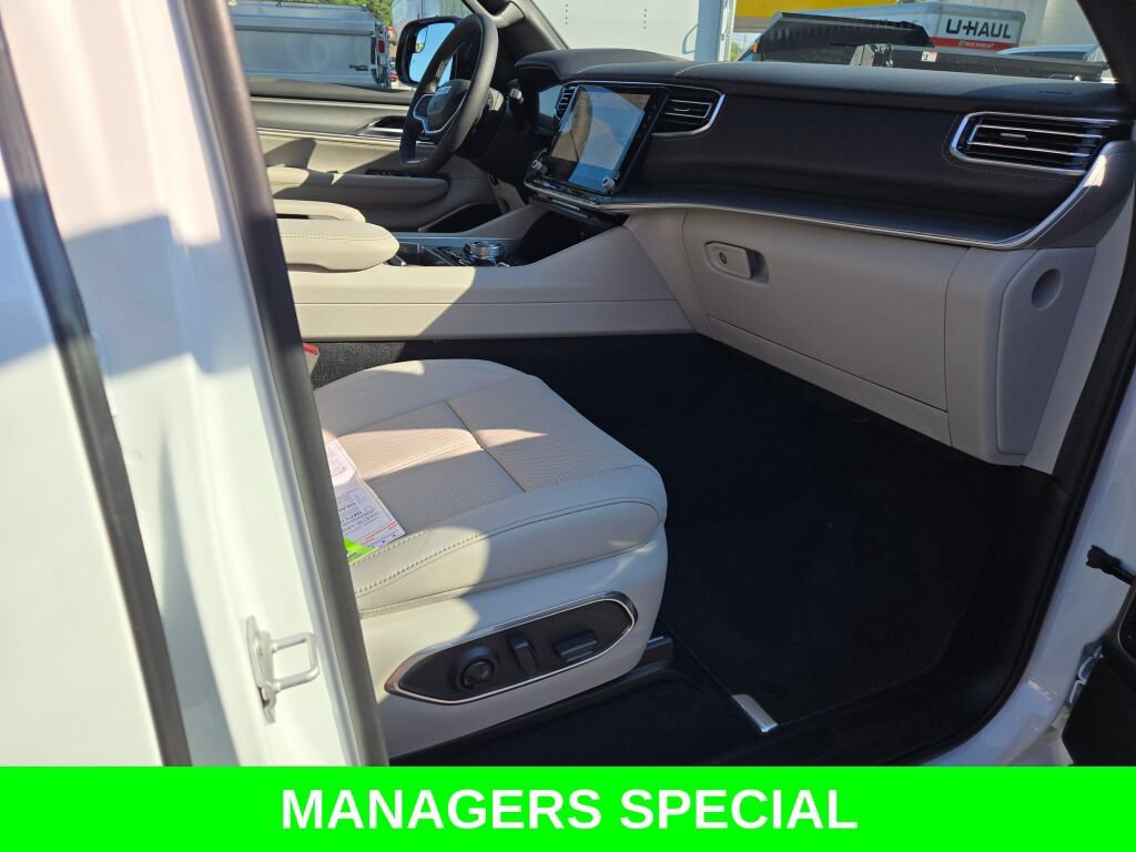 New 2026 Jeep Grand Wagoneer Limited AWD/4WD image 7