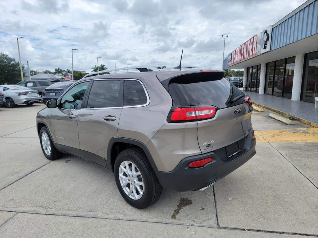 Used 2018 Jeep Cherokee Latitude AWD/4WD image 3