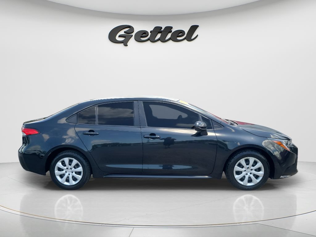 Used 2022 Toyota Corolla LE FWD image 4