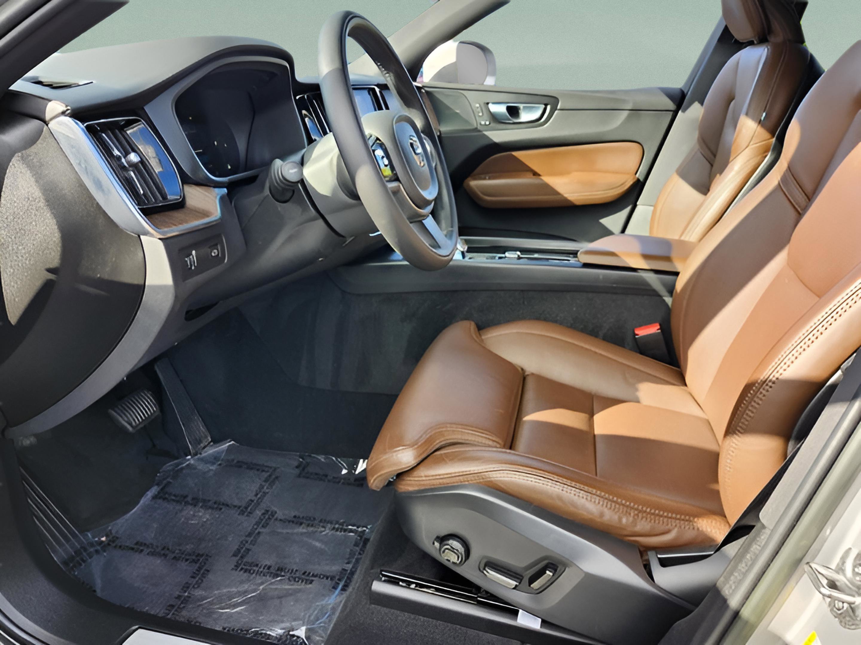 Used 2022 Volvo XC60 B5 Inscription w/ Advanced Package image 9