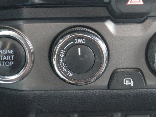 Used 2017 Toyota Tacoma TRD Off-Road w/ Premium & Technology Package AWD/4WD image 28