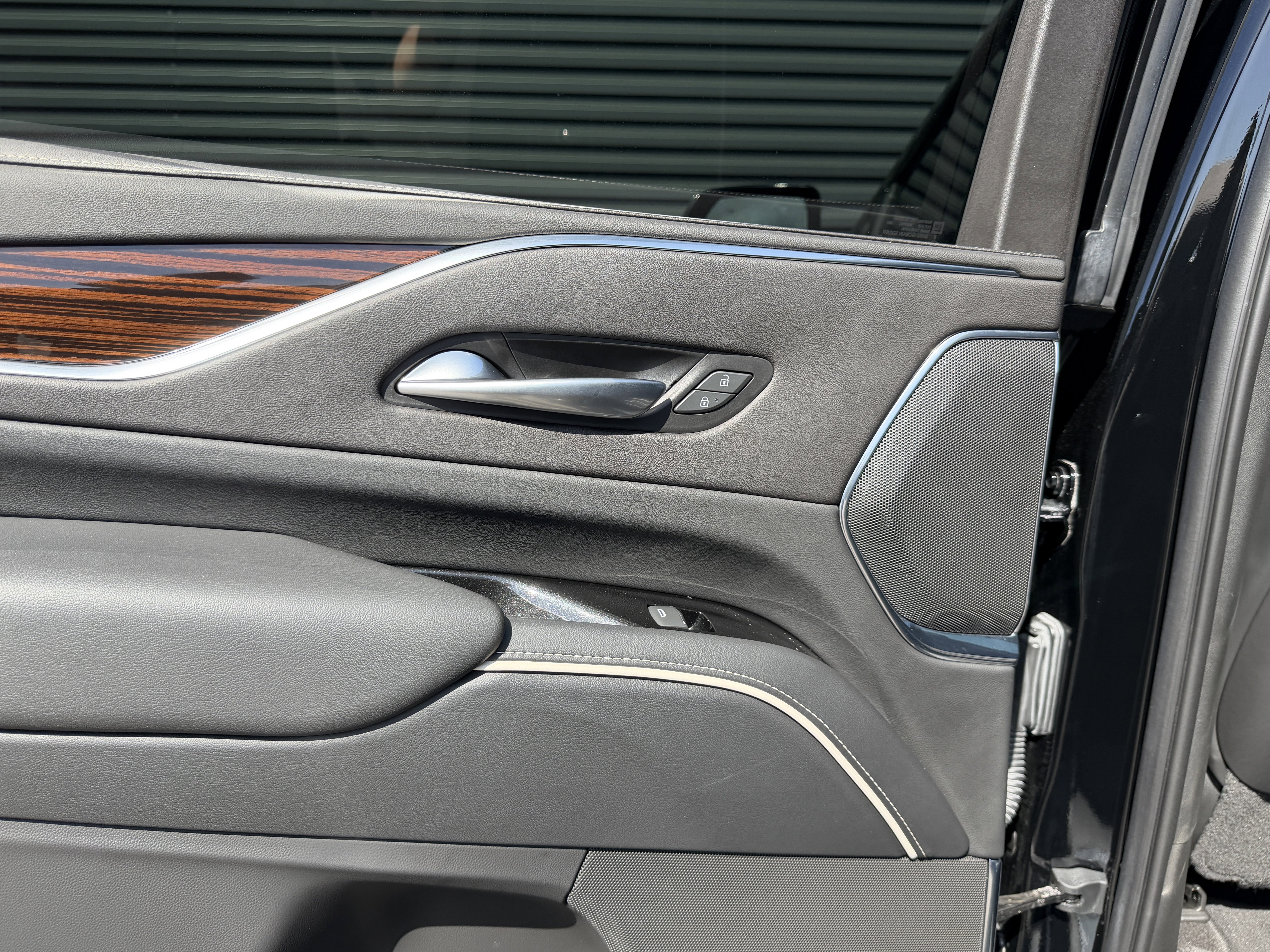 Used 2023 Cadillac Escalade Premium Luxury image 25