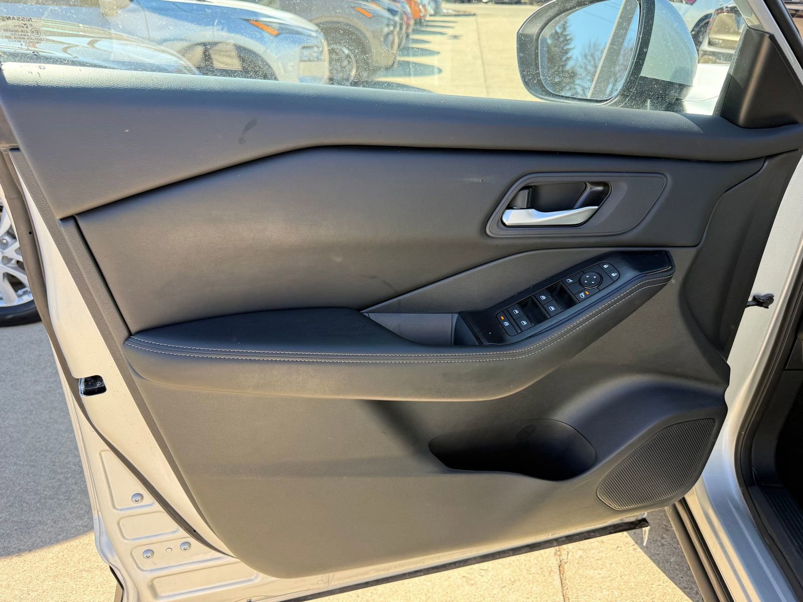 Certified 2025 Nissan Rogue SV image 24