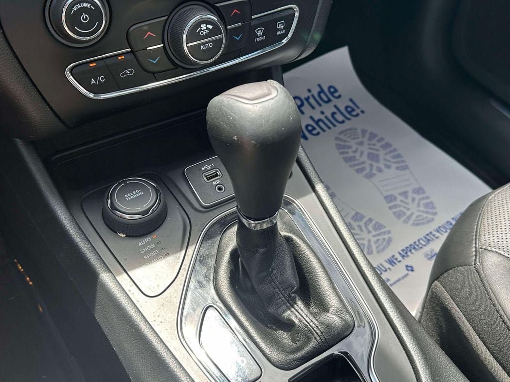 Used 2019 Jeep Cherokee Limited AWD/4WD image 32