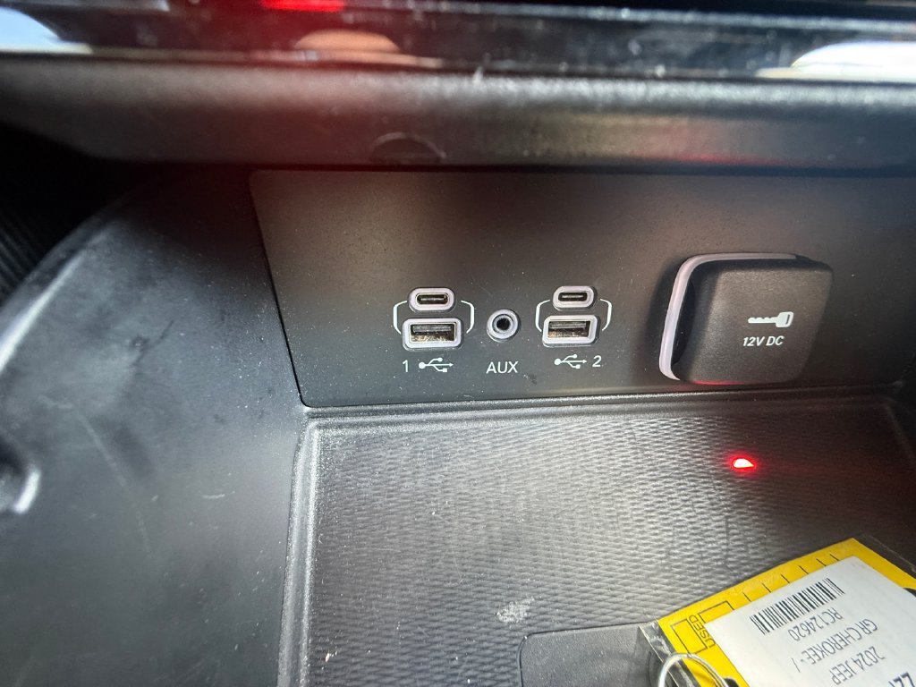 Used 2024 Jeep Grand Cherokee Altitude AWD/4WD image 36