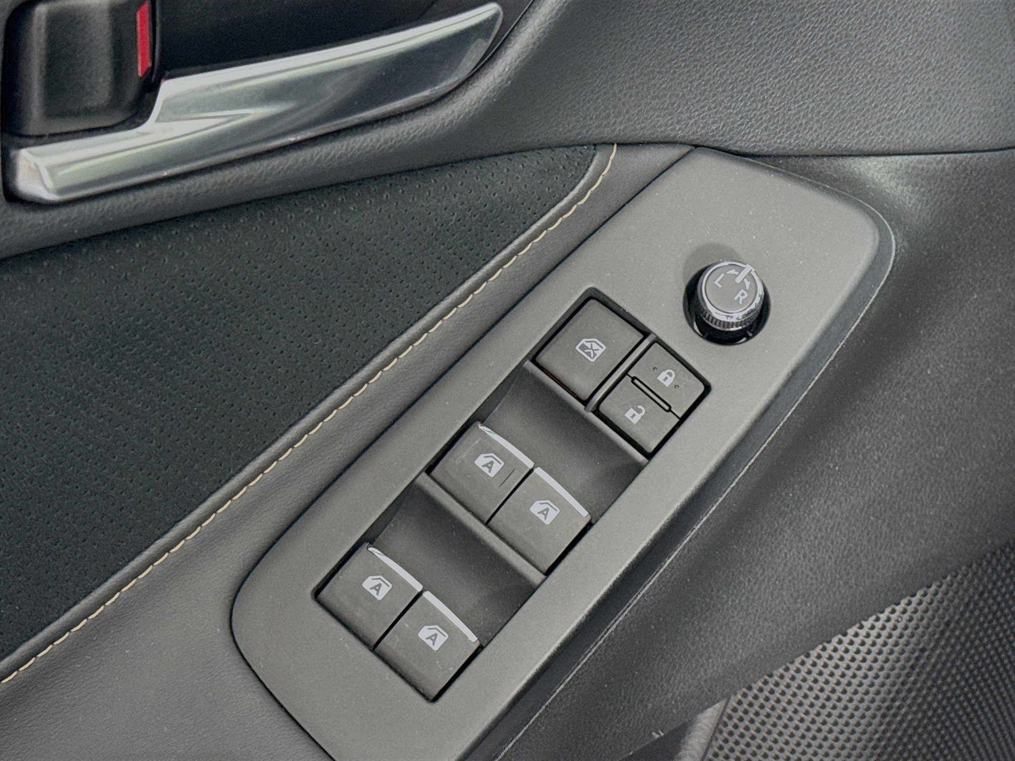 Used 2019 Toyota Avalon XSE image 17