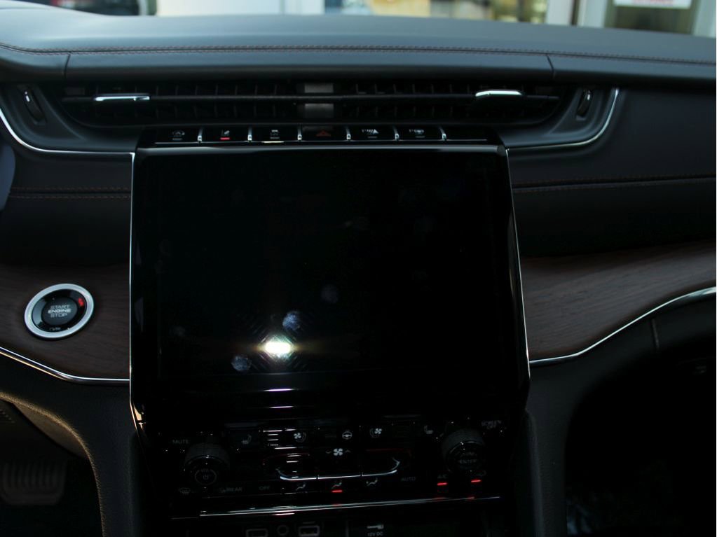 New 2025 Jeep Grand Cherokee Summit image 16