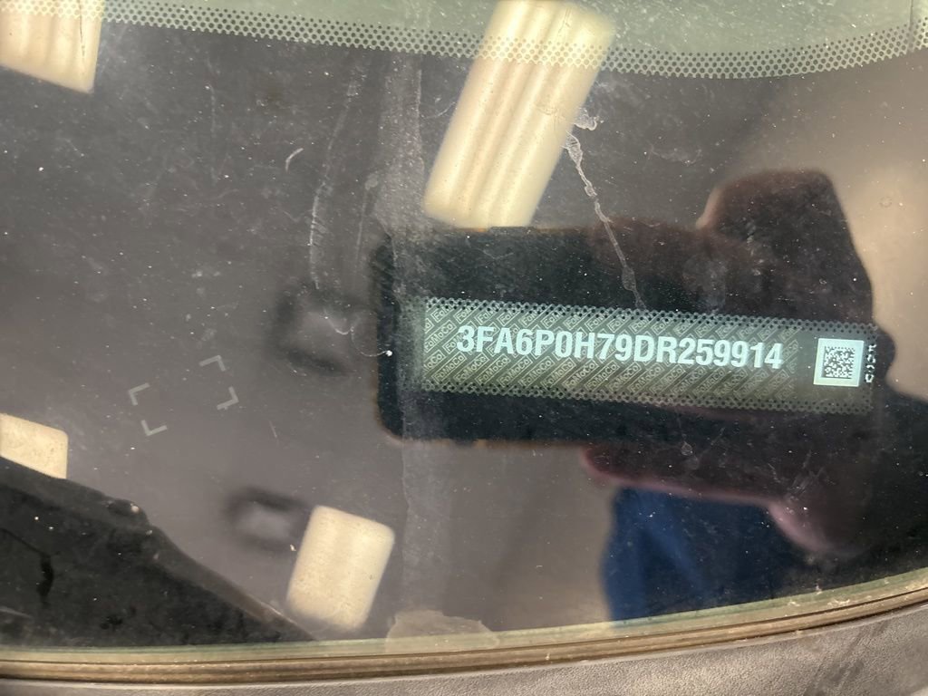 Used 2013 Ford Fusion SE FWD image 2