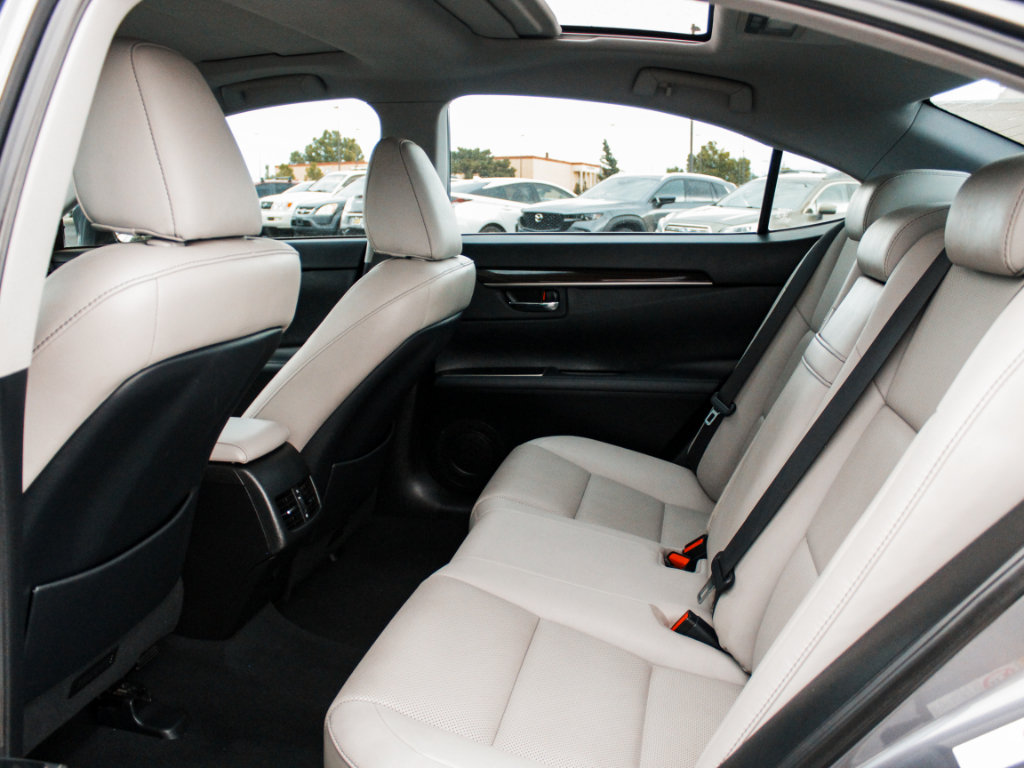 Used 2018 Lexus ES 350 w/ Navigation System Package FWD image 27