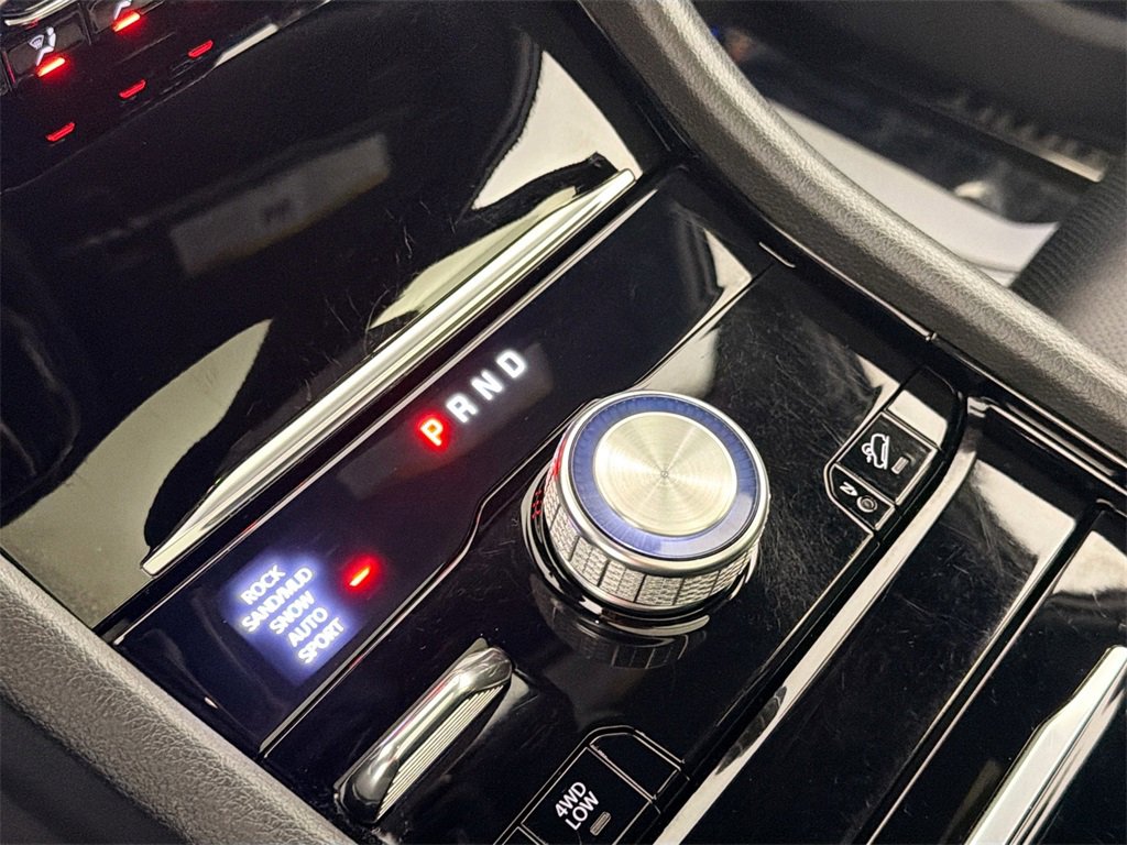 Used 2021 Jeep Grand Cherokee L Summit w/ Luxury Tech Group V image 16