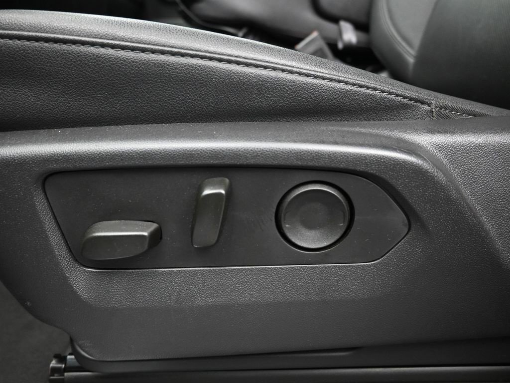 Certified 2025 GMC Sierra 1500 SLT image 12