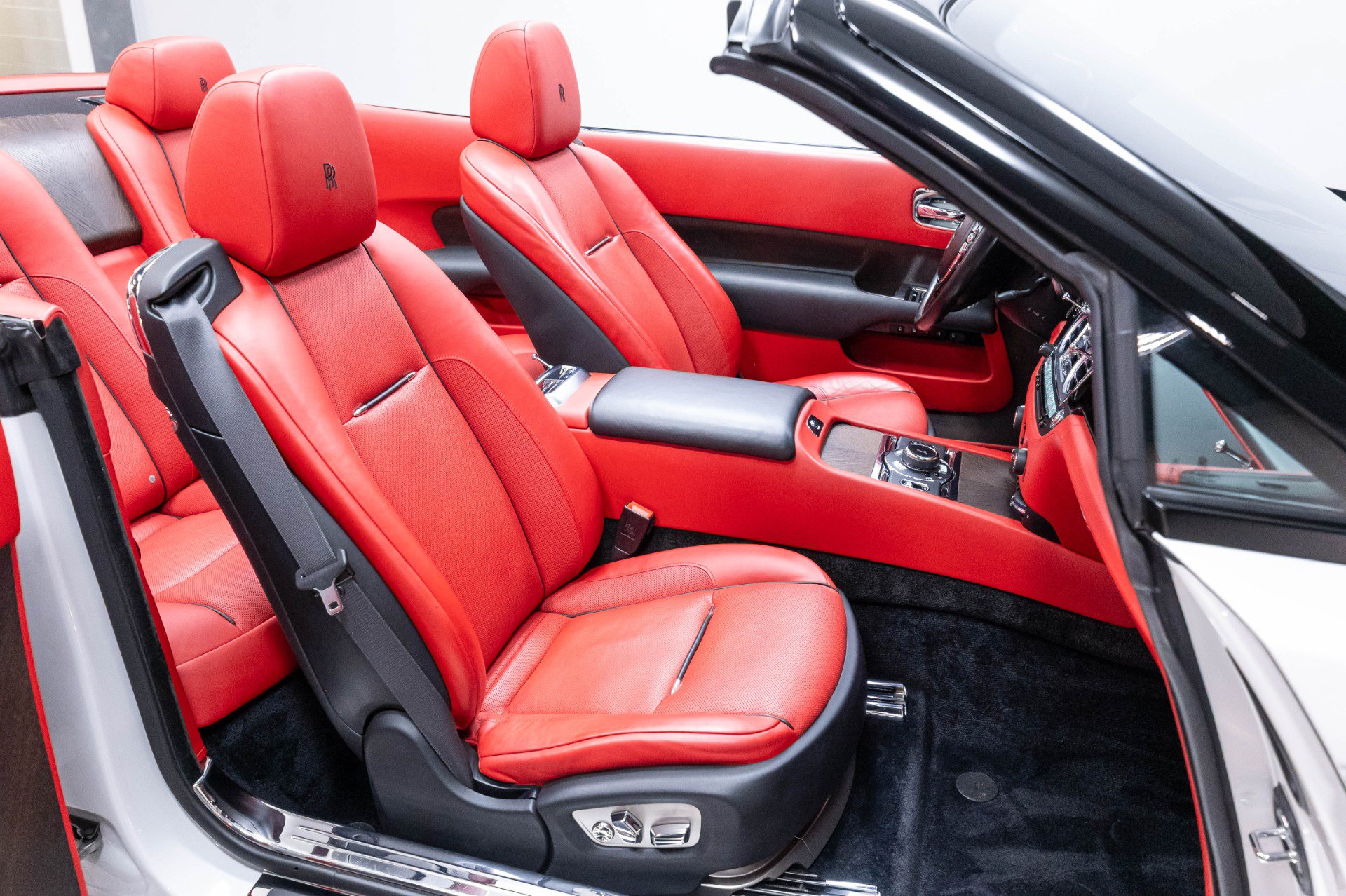 Used 2017 Rolls-Royce Dawn RWD image 40