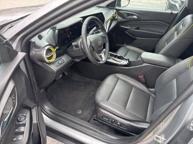 Used 2024 Chevrolet Trax ACTIV w/ Sunroof Package FWD image 52