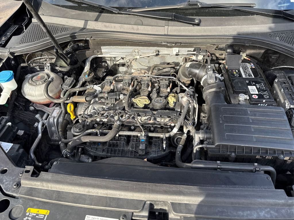 Used 2023 Volkswagen Tiguan SE R-Line image 13