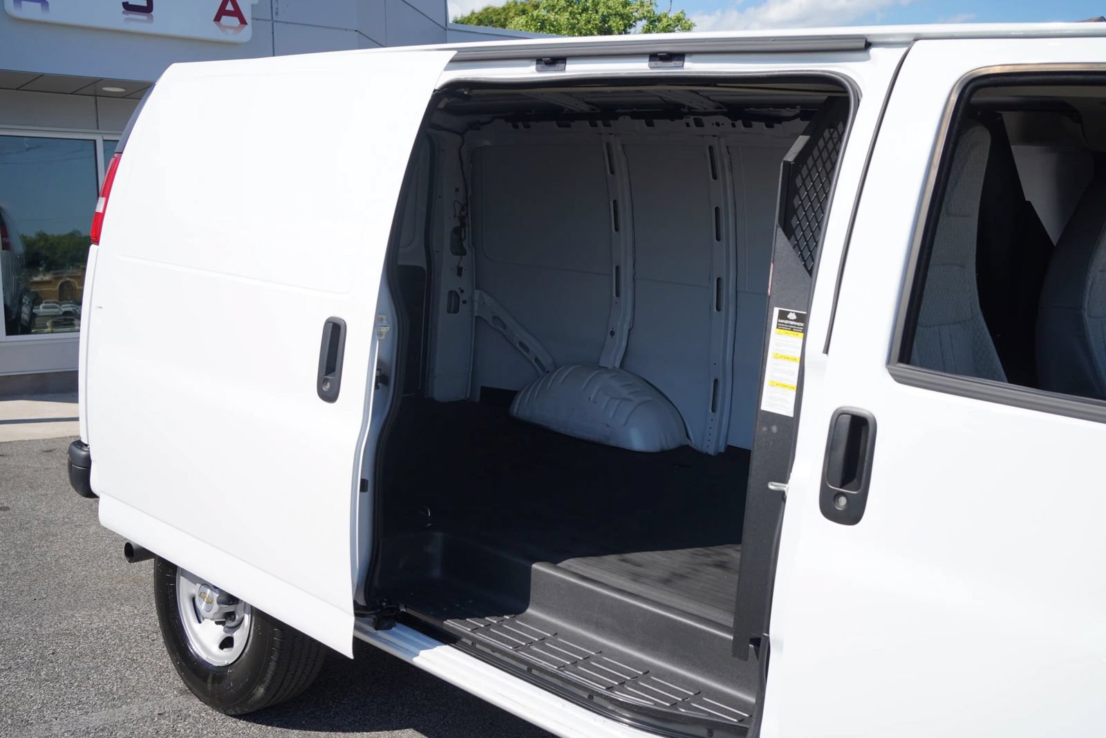 Used 2025 Chevrolet Express 2500 w/ Communications Package RWD image 15