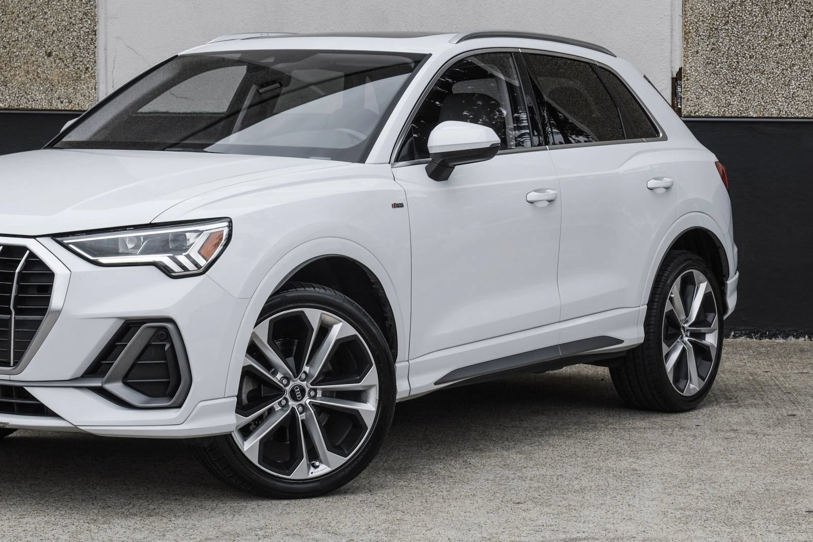 Used 2020 Audi Q3 2.0T Premium Plus w/ Premium Plus Package AWD/4WD image 5