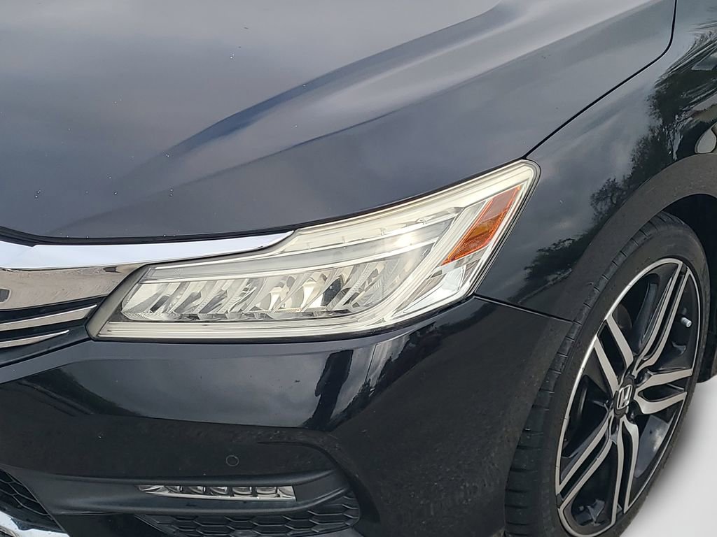 Used 2017 Honda Accord Touring image 9