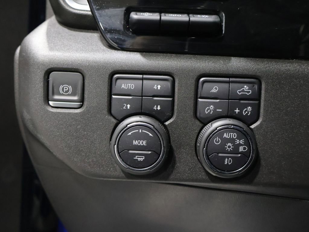 Used 2022 Chevrolet Silverado 1500 LTZ w/ LTZ Premium Package AWD/4WD image 35