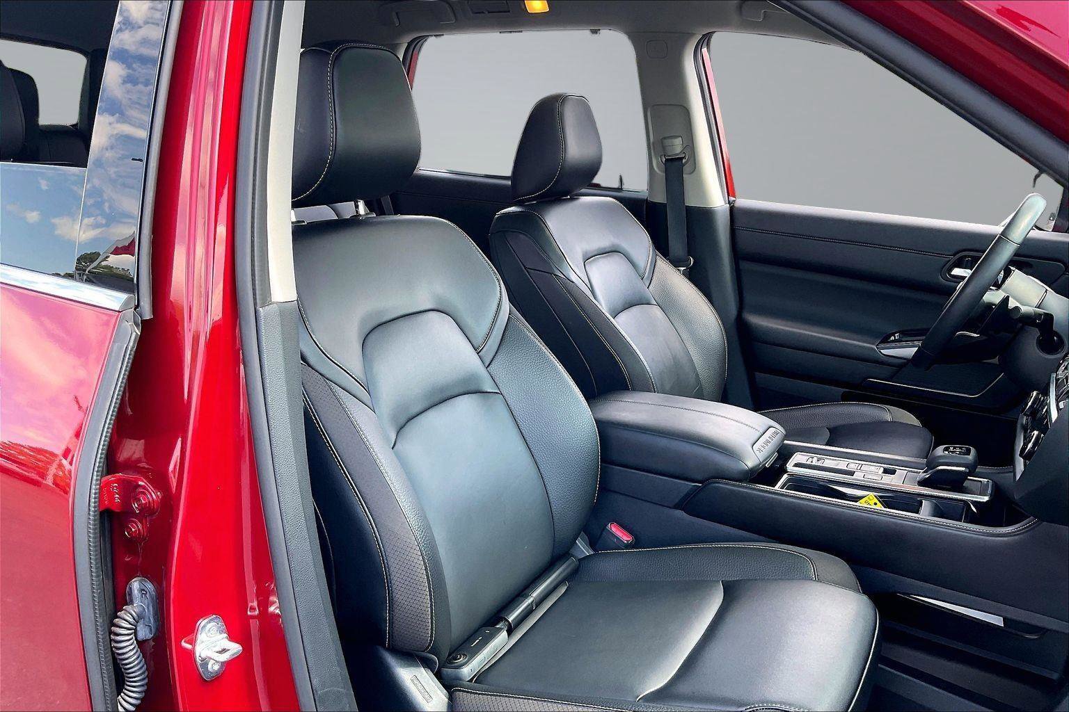 Certified 2024 Nissan Pathfinder SL w/ SL Premium Package FWD image 8
