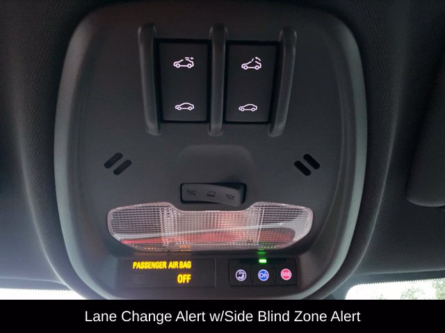 Used 2024 Chevrolet Trax RS w/ Sunroof Package FWD image 16