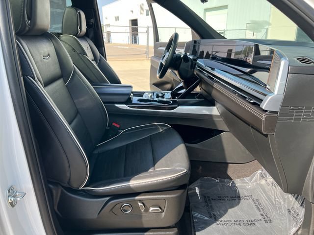 Certified 2025 Cadillac Escalade Premium Luxury AWD/4WD image 18