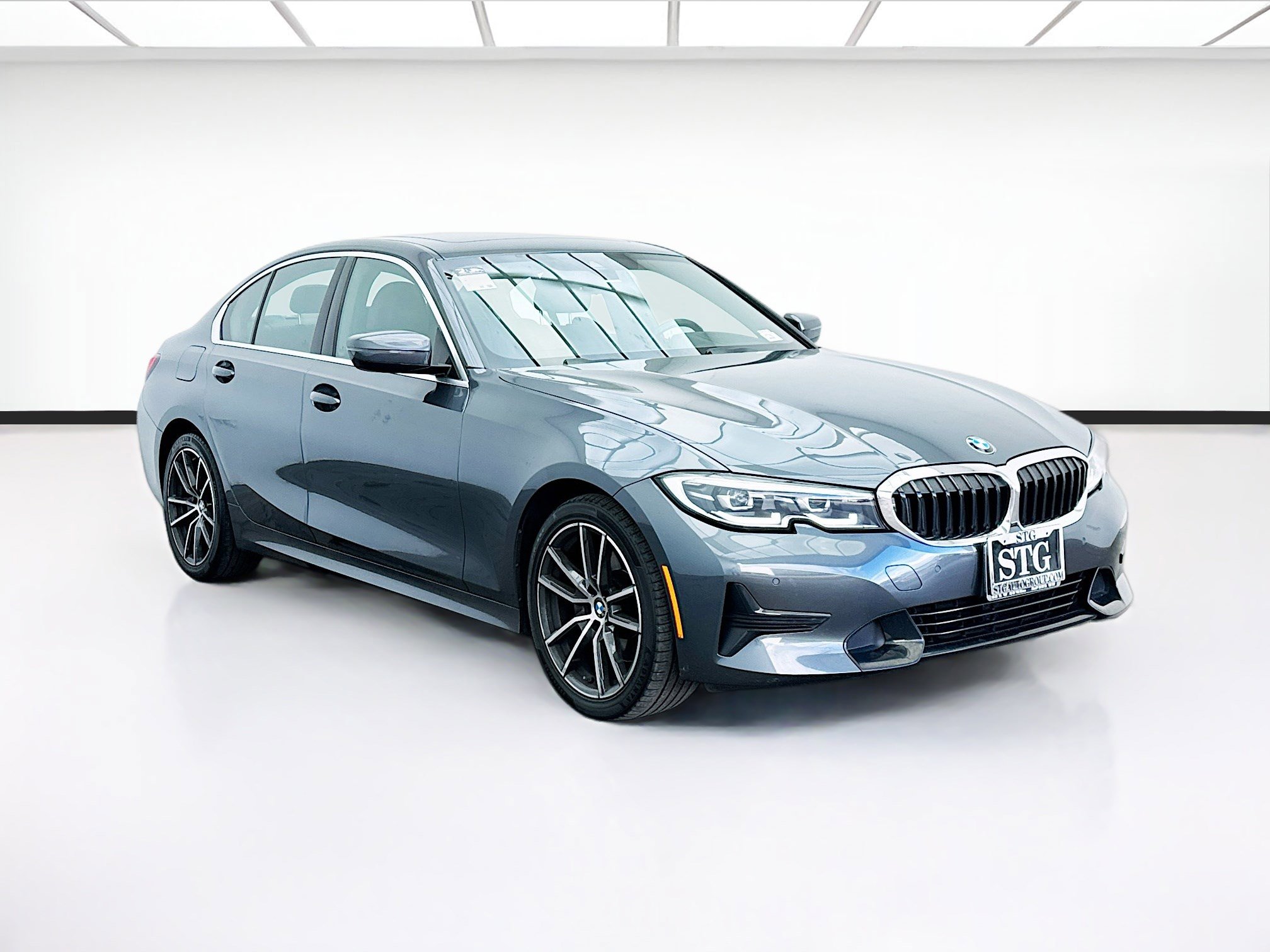 Used 2022 BMW 330i Sedan w/ Premium Package image 3