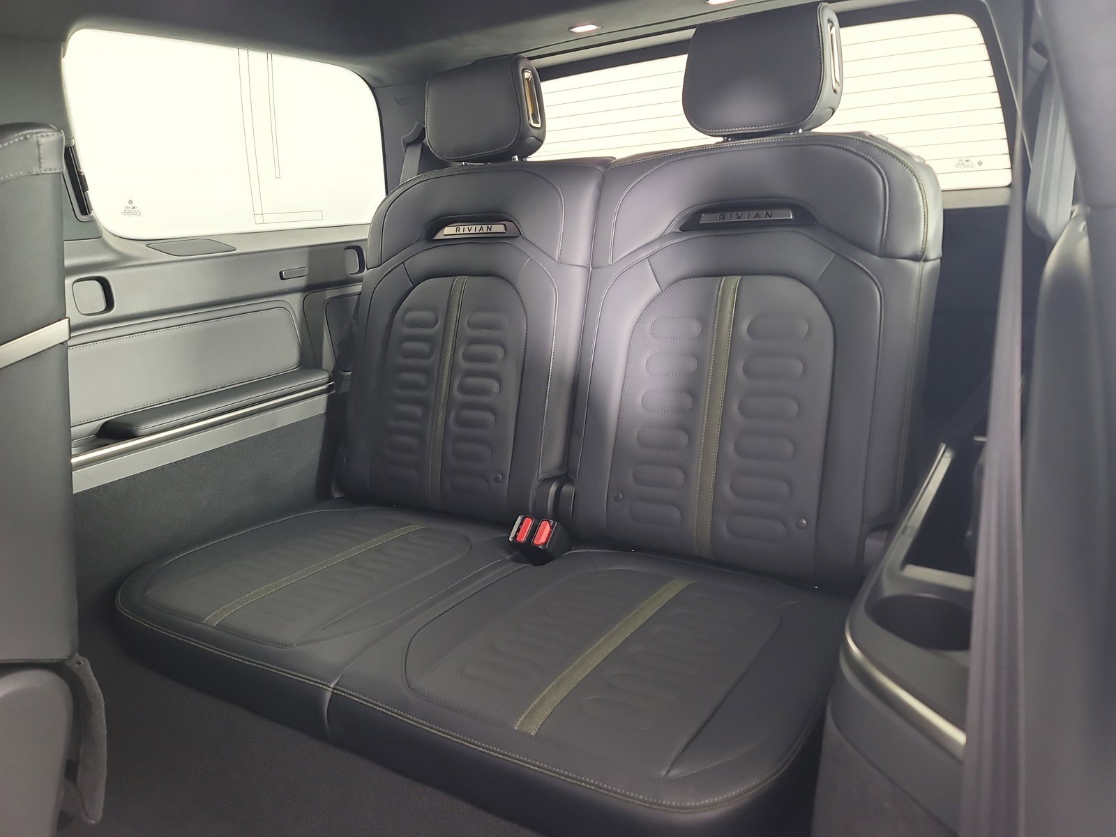 Used 2024 Rivian R1S Adventure AWD/4WD image 22