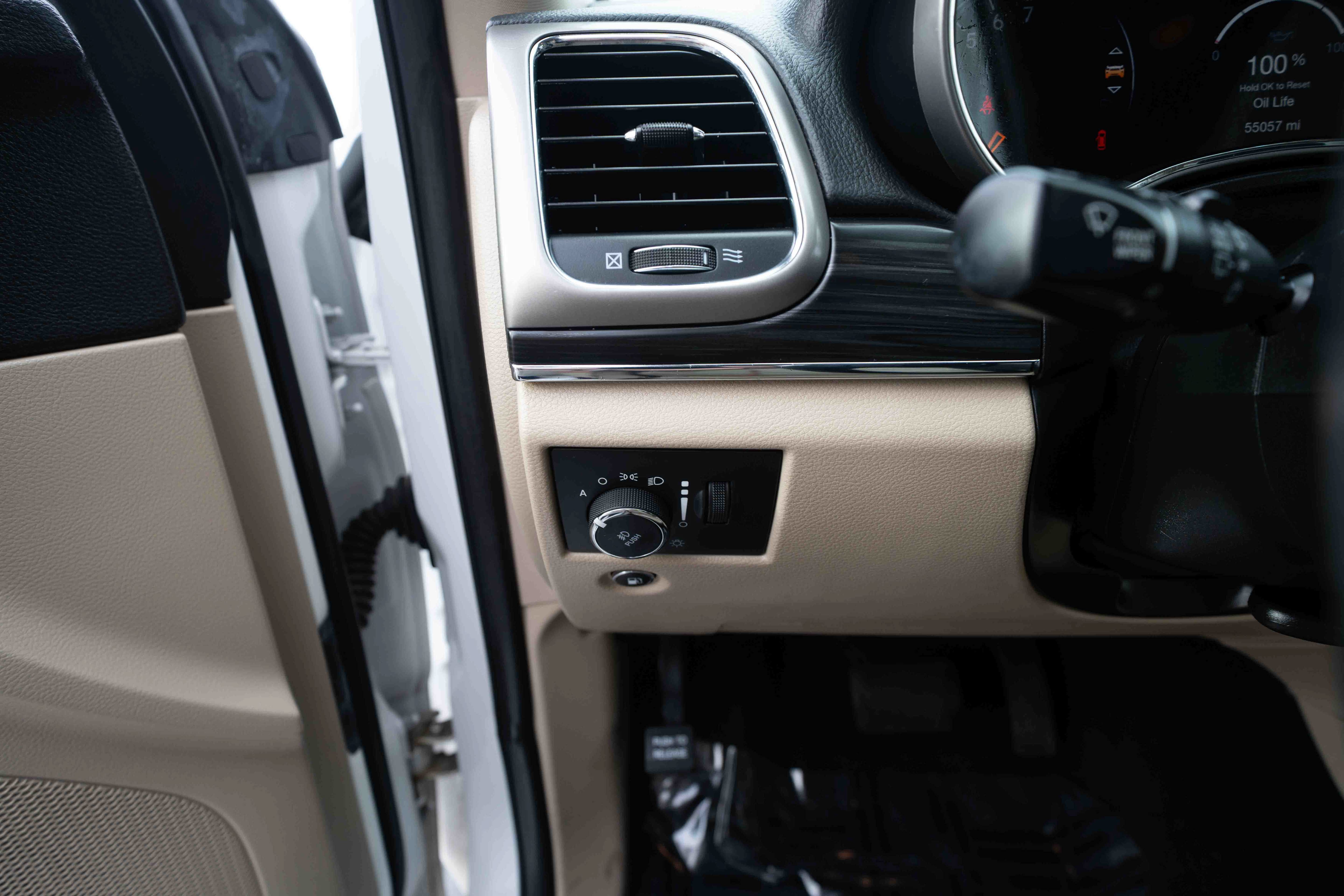 Used 2019 Jeep Grand Cherokee Limited AWD/4WD image 11
