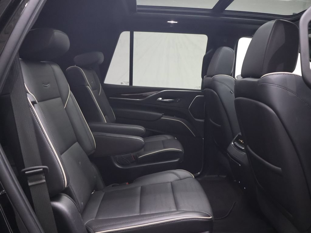 Used 2022 Cadillac Escalade Premium Luxury AWD/4WD image 12