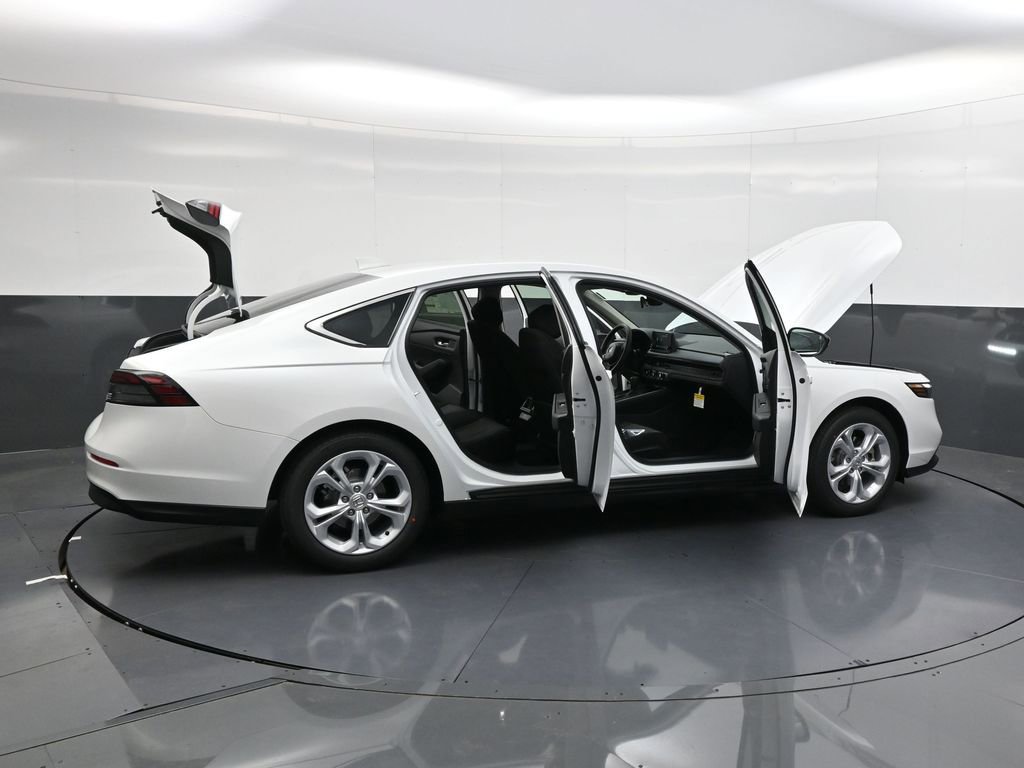 Used 2025 Honda Accord LX image 31