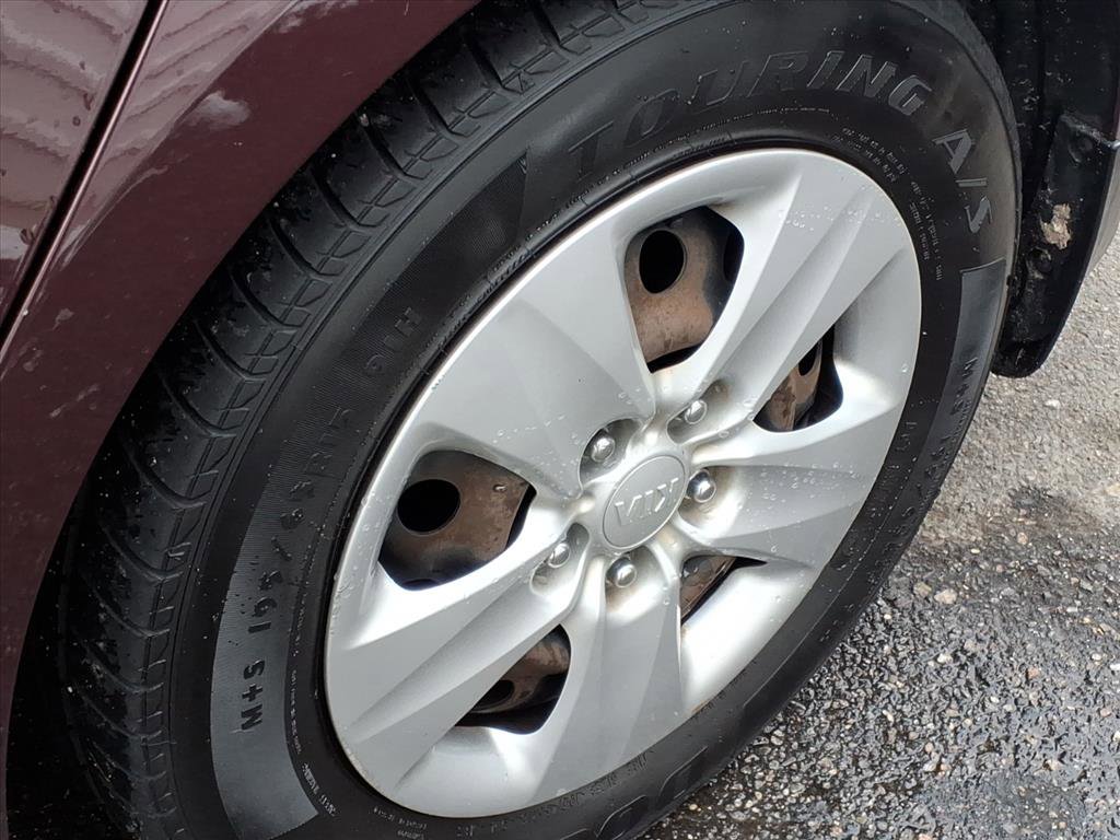 Used 2017 Kia Forte LX image 9