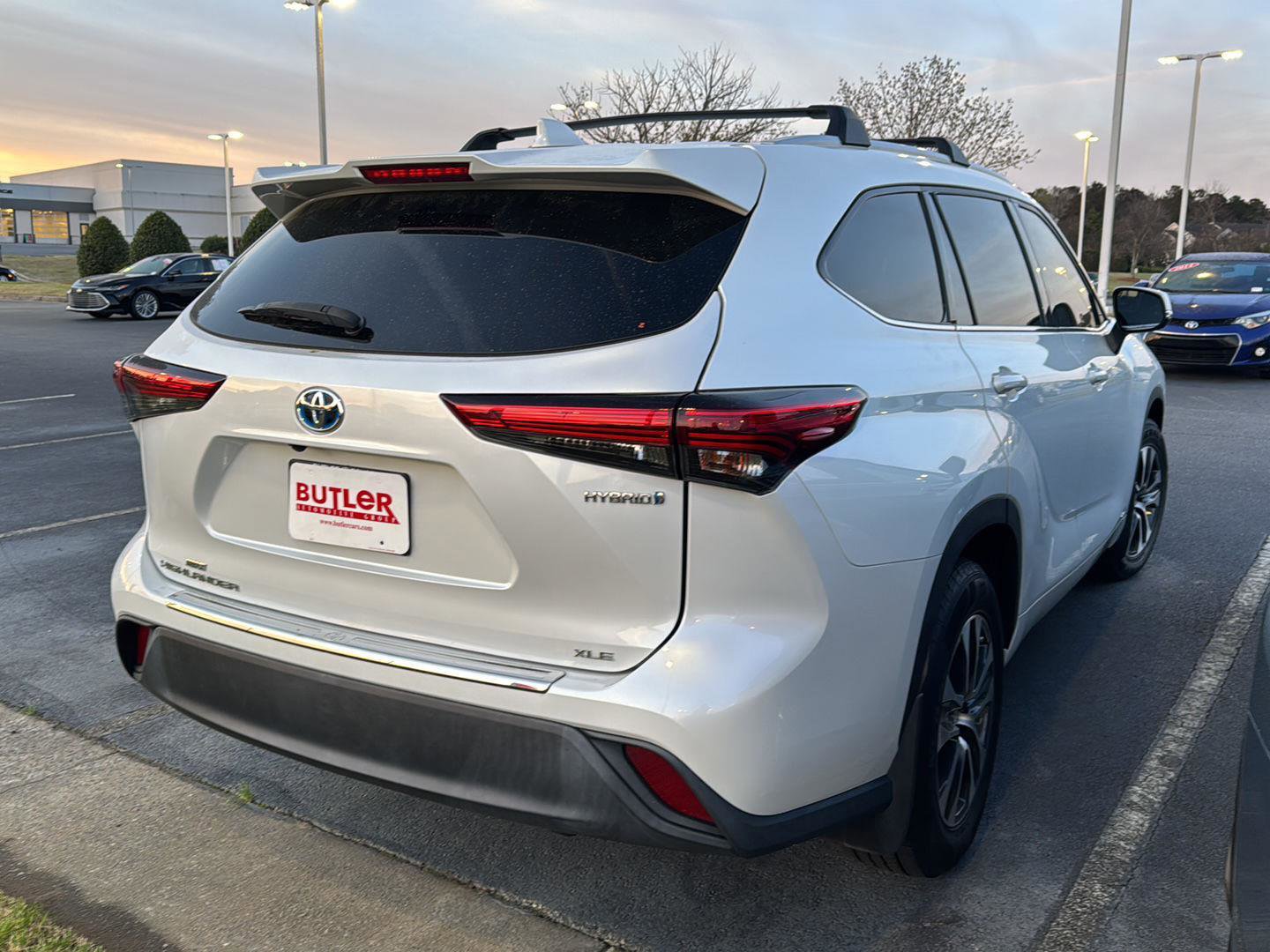 Used 2022 Toyota Highlander XLE image 6