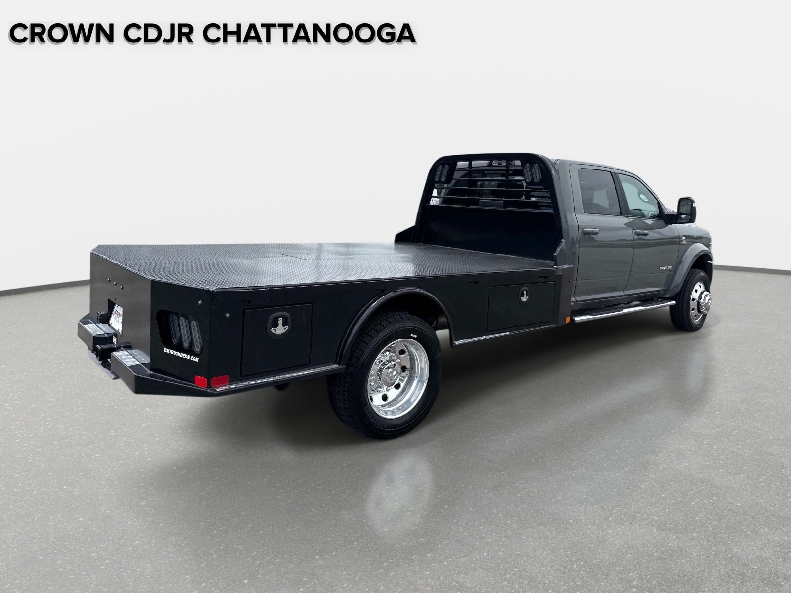 Used 2026 RAM 5500 4x4 Crew Cab w/ Laramie Trim Package image 4